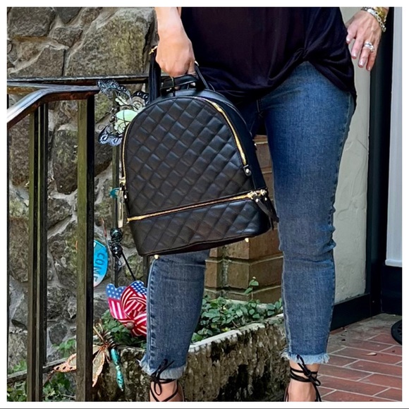 Chic and Stylish Quilted backpack - Picture 7 of 9
